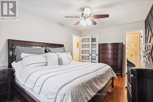 150 Clansman Trail, Mississauga, ON - Indoor Photo Showing Living Room