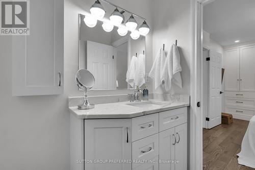 184 Harley Street, London, ON - Indoor Photo Showing Bathroom