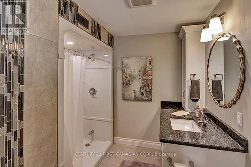 811 Clearview Crescent, London, ON - Indoor Photo Showing Bathroom