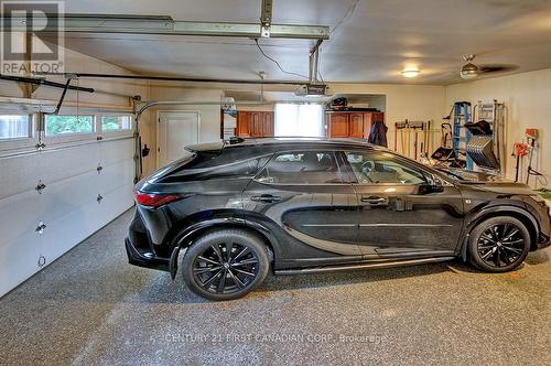 811 Clearview Crescent, London, ON - Indoor Photo Showing Garage