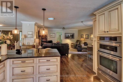 811 Clearview Crescent, London, ON - Indoor Photo Showing Kitchen