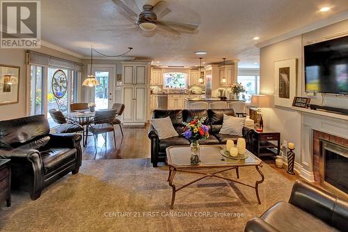 811 Clearview Crescent, London, ON - Indoor Photo Showing Living Room With Fireplace