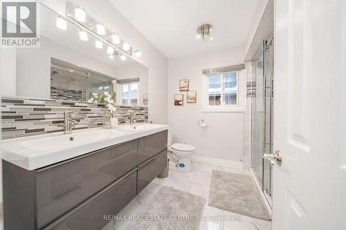 3545 Marmac Crescent, Mississauga, ON - Indoor Photo Showing Bathroom