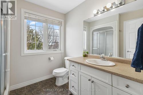 691 Clearwater Crescent, London, ON - Indoor Photo Showing Bathroom