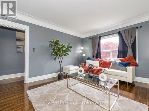 95 Edinburgh Avenue, Hamilton, ON - Indoor Photo Showing Living Room