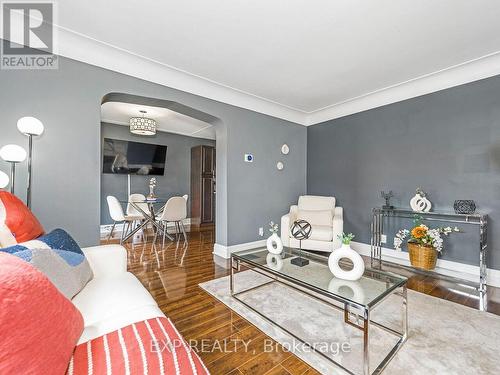 95 Edinburgh Avenue, Hamilton, ON - Indoor Photo Showing Living Room