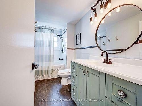 273 East 37Th St, Hamilton, ON - Indoor Photo Showing Bathroom