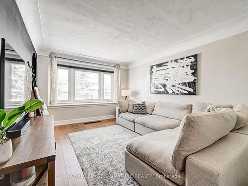 273 East 37Th St, Hamilton, ON - Indoor Photo Showing Living Room