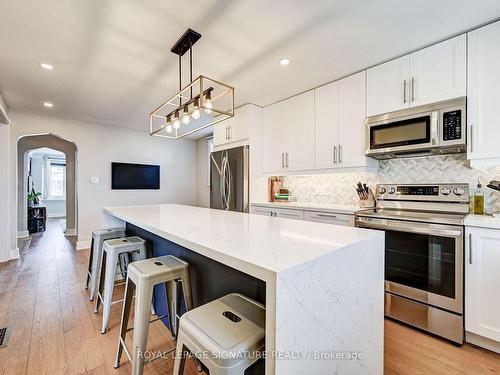 273 East 37Th St, Hamilton, ON - Indoor Photo Showing Kitchen With Upgraded Kitchen