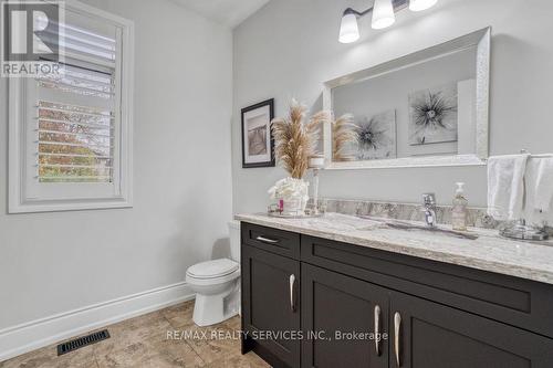 958 Beach Boulevard, Hamilton, ON - Indoor Photo Showing Bathroom