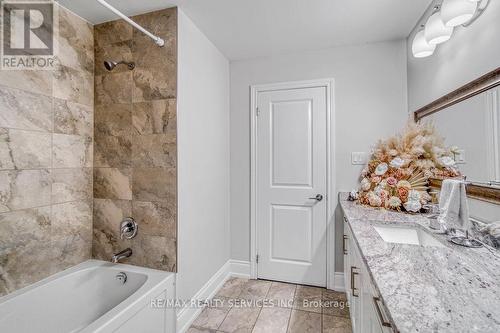 958 Beach Boulevard, Hamilton, ON - Indoor Photo Showing Bathroom