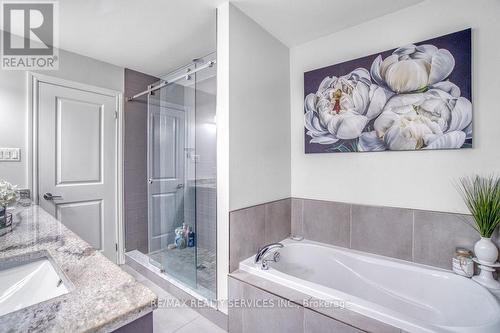 958 Beach Boulevard, Hamilton, ON - Indoor Photo Showing Bathroom