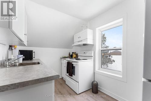 4 Eccles Street, Ottawa, ON - Indoor Photo Showing Kitchen