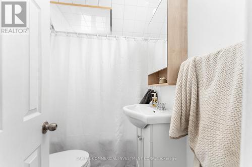 4 Eccles Street, Ottawa, ON - Indoor Photo Showing Bathroom