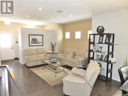 103 Pringle Crescent, Saskatoon, SK - Indoor Photo Showing Living Room