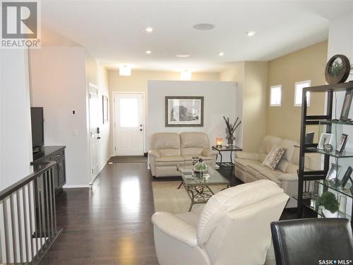 103 Pringle Crescent, Saskatoon, SK - Indoor Photo Showing Living Room