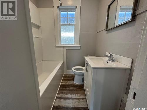 1862 Toronto Street, Regina, SK - Indoor Photo Showing Bathroom