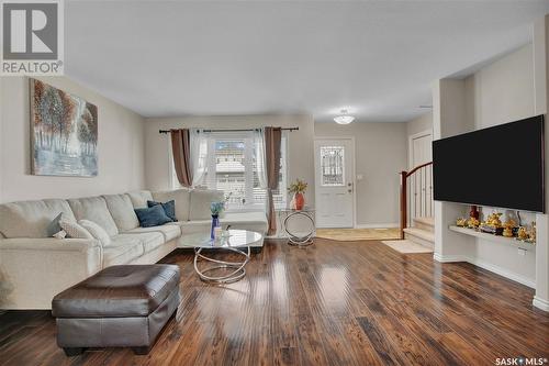 614 Kolynchuk Court, Saskatoon, SK - Indoor Photo Showing Living Room