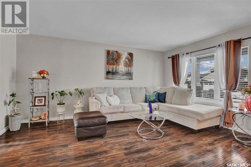 614 Kolynchuk Court, Saskatoon, SK - Indoor Photo Showing Living Room