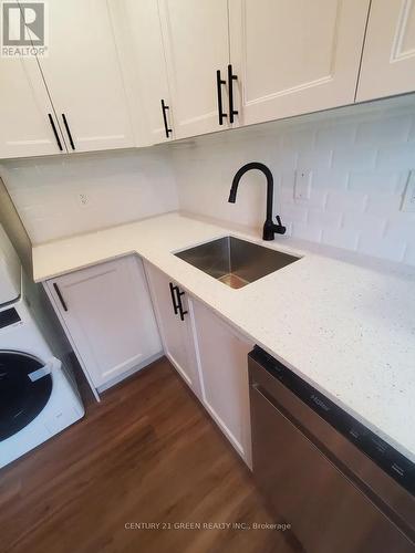 133 Melrose Avenue, Hamilton, ON - Indoor Photo Showing Kitchen