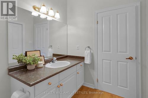 66 Quinella Place, London, ON - Indoor Photo Showing Bathroom