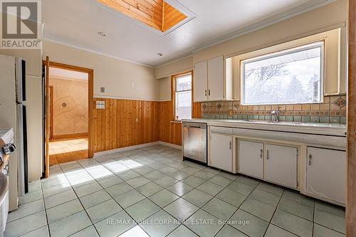 1488 Woodeden Drive, Mississauga, ON - Indoor Photo Showing Kitchen