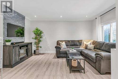 1034 Meredith Avenue, Mississauga, ON - Indoor Photo Showing Living Room