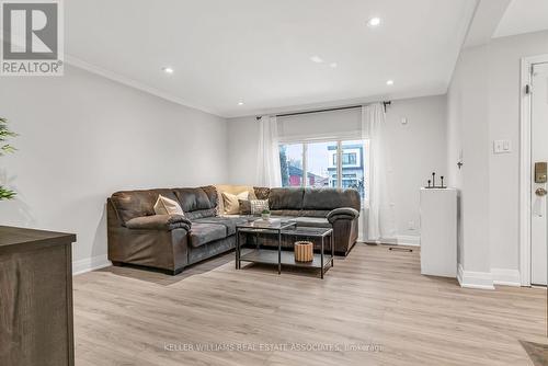 1034 Meredith Avenue, Mississauga, ON - Indoor Photo Showing Living Room