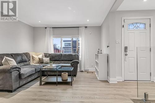 1034 Meredith Avenue, Mississauga, ON - Indoor Photo Showing Living Room