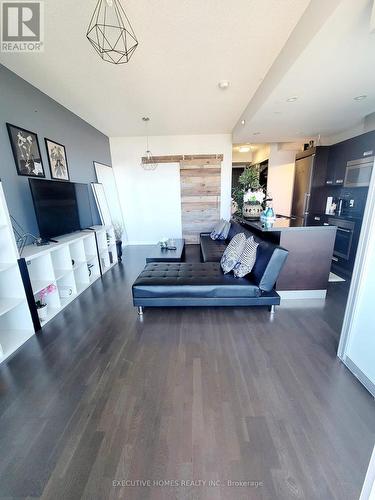 50 Pearson Drive, Hamilton, ON - Indoor Photo Showing Living Room