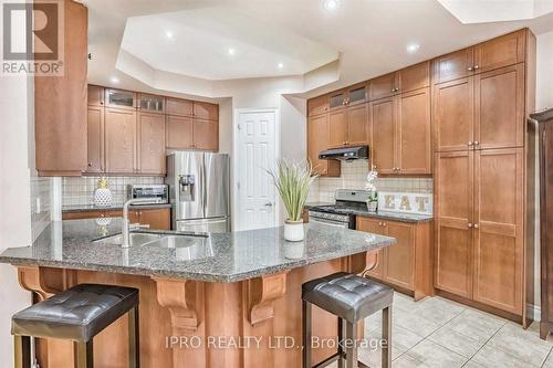 3274 Erin Centre Boulevard, Mississauga, ON - Indoor Photo Showing Kitchen