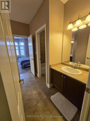 3274 Erin Centre Boulevard, Mississauga, ON - Indoor Photo Showing Bathroom