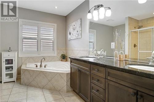 66 Pebblecreek Drive, Kitchener, ON - Indoor Photo Showing Bathroom