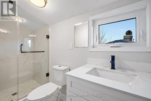 1192 Leaside Road, Hamilton, ON - Indoor Photo Showing Bathroom