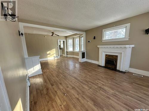 1077 Garnet Street, Regina, SK - Indoor Photo Showing Living Room With Fireplace