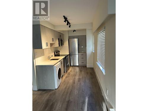 8687 Selkirk Street, Vancouver, BC - Indoor Photo Showing Kitchen