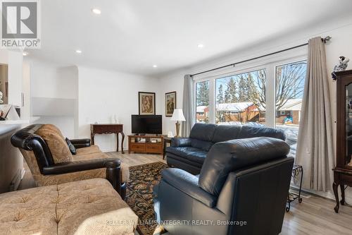 1286 Albany Drive, Ottawa, ON - Indoor Photo Showing Living Room