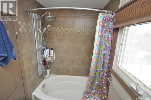 2905 33Rd Street W, Saskatoon, SK - Indoor Photo Showing Bathroom