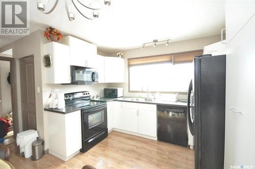 2905 33Rd Street W, Saskatoon, SK - Indoor Photo Showing Kitchen