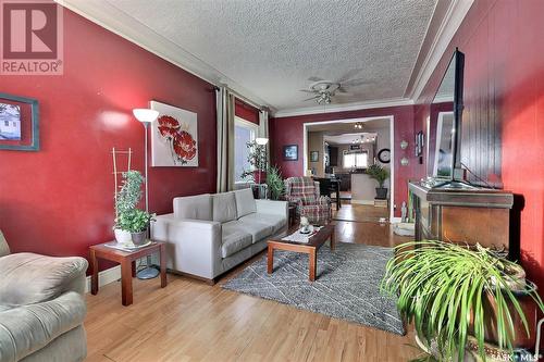 2164 Atkinson Street, Regina, SK - Indoor Photo Showing Living Room