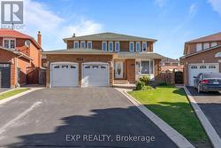 936 SUMMERBREEZE COURT  Mississauga, ON L5V 1C9