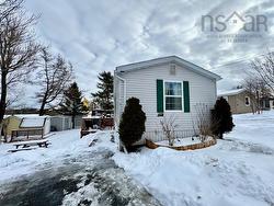 428 Glen Rise Drive  Beaver Bank, NS B4E 1M3