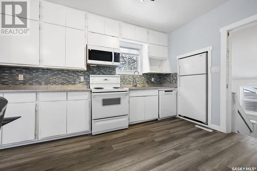 955 Elliott Street, Regina, SK - Indoor Photo Showing Kitchen