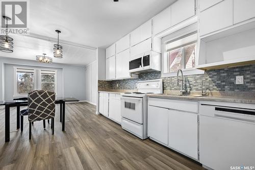 955 Elliott Street, Regina, SK - Indoor Photo Showing Kitchen With Double Sink