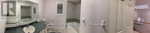 7340 Zinnia Place, Mississauga, ON - Indoor Photo Showing Bathroom