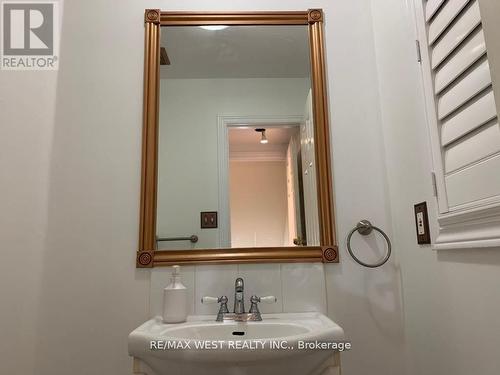 7340 Zinnia Place, Mississauga, ON - Indoor Photo Showing Bathroom