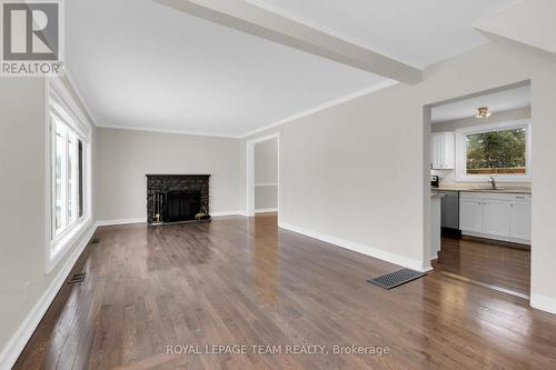 2193 Valley Drive, Ottawa, ON - Indoor Photo Showing Living Room