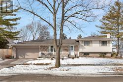 5013 FERN DRIVE  Burlington, ON L7L 3P2