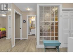 Large foyer! - 