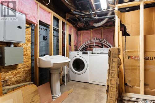 1959 Robinson Street, Regina, SK - Indoor Photo Showing Laundry Room